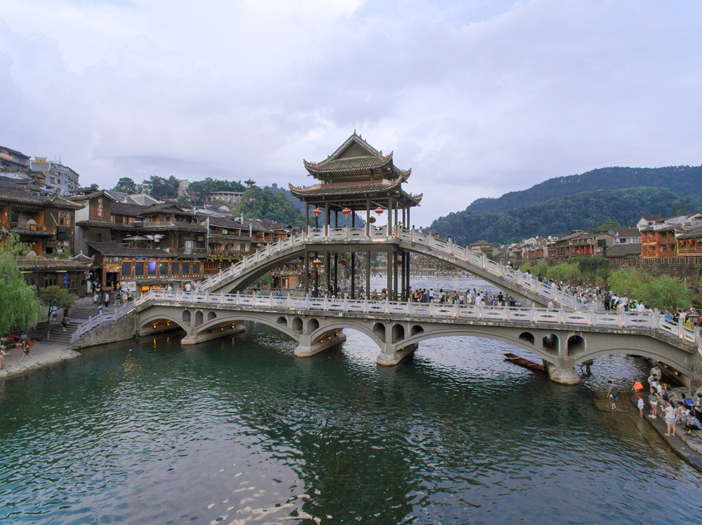9.鳳凰風(fēng)、雪、雨、霧橋  配圖1.jpg