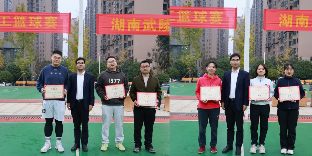 何總頒獎(jiǎng) 拼.jpg